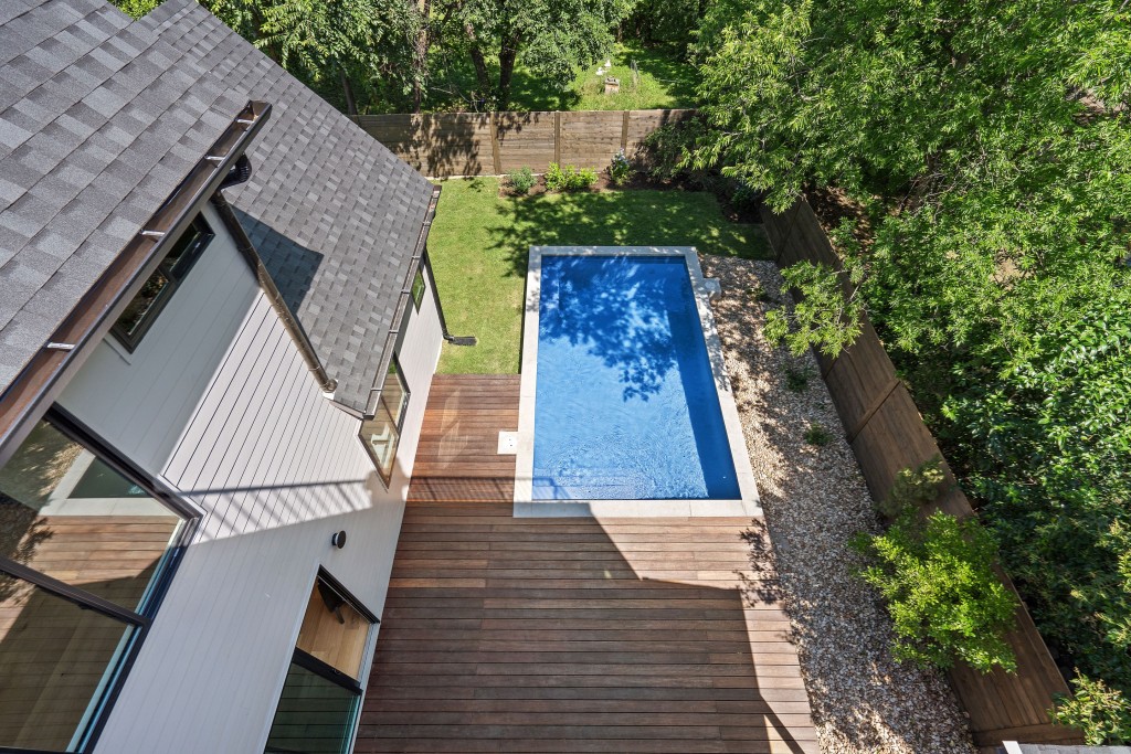 Studio Momentum Architects Upstairs patio view