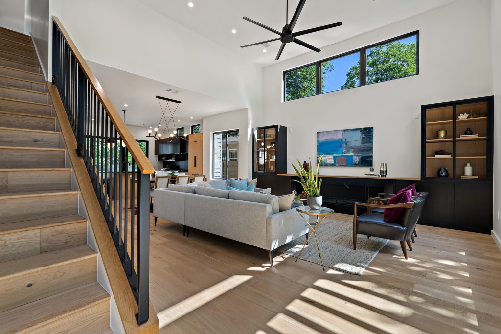 Studio Momentum Architects Entry Living Room