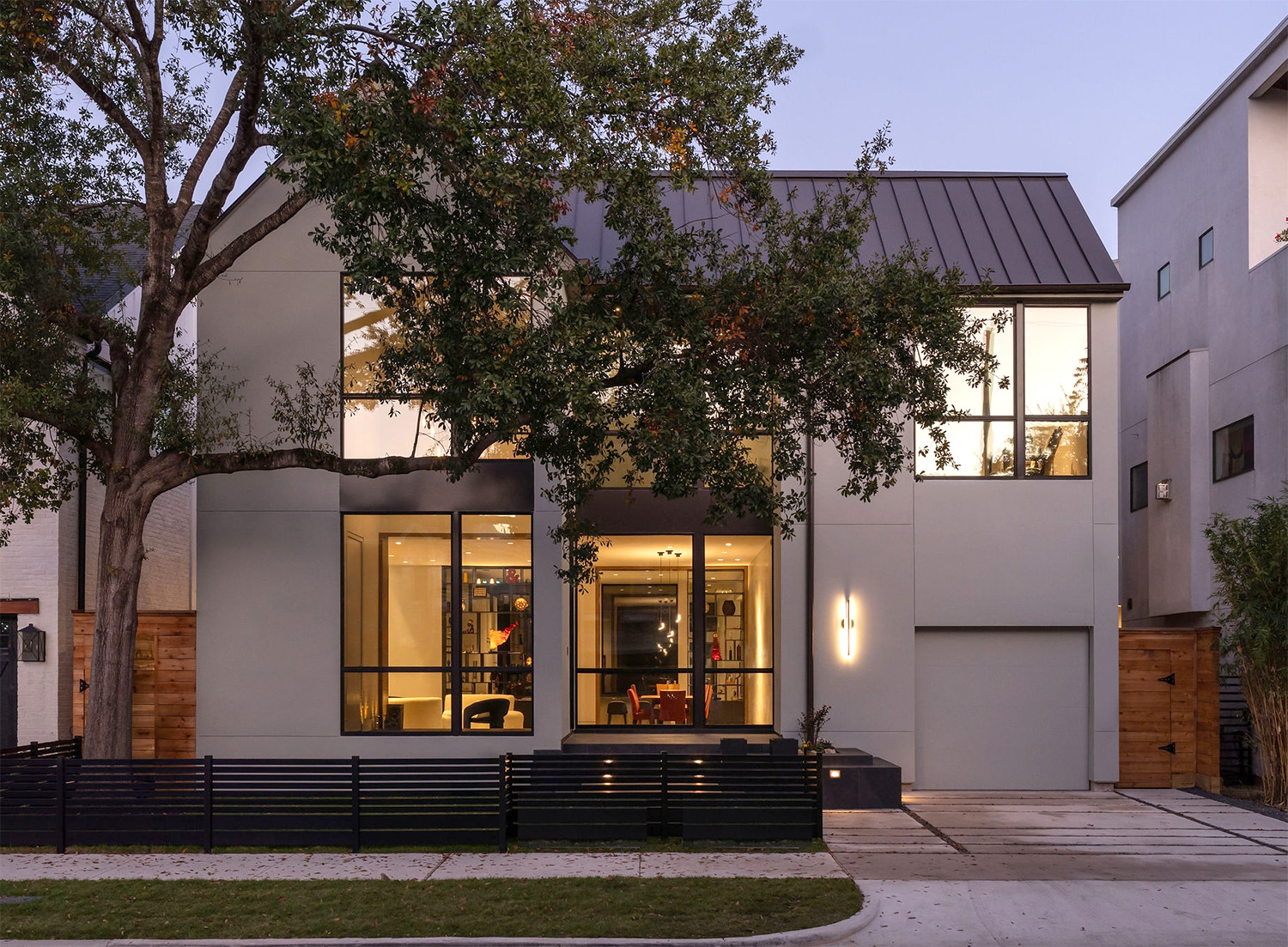 2025 Houston Modern Home Tour Feature Image. Front elevation by inflection architects